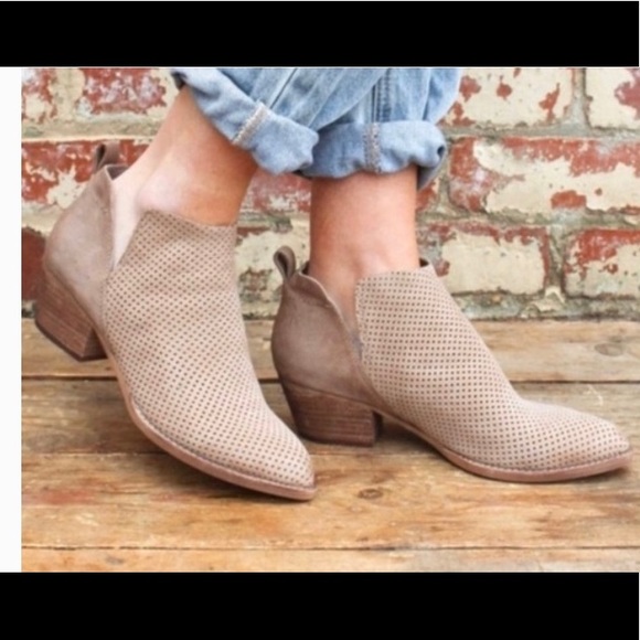 Dolce Vita Sonya Booties - Picture 3 of 13